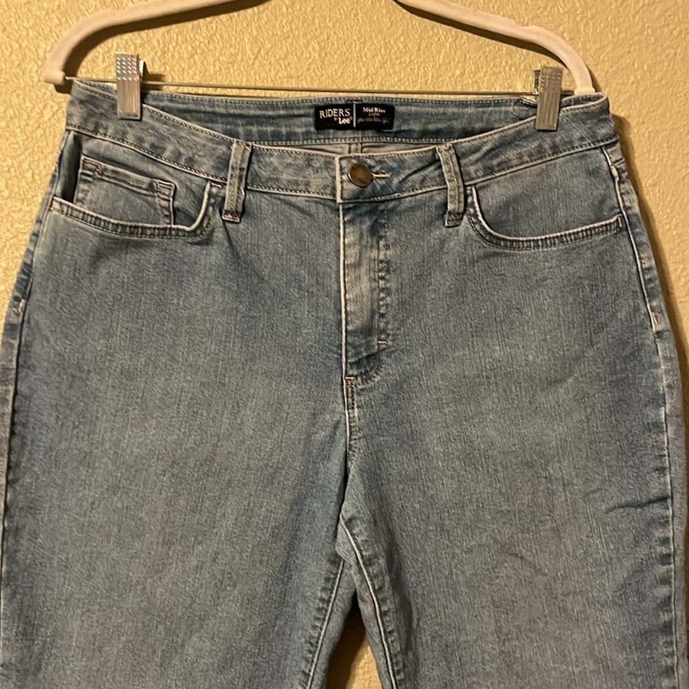 Riders by Lee mid Rise Capris - Picture 2 of 6